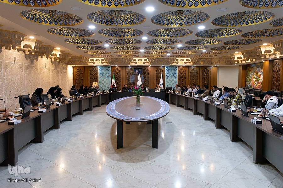 نشست رونمایی و نقد کتاب «برندسازی کشور؛ مشکلات، مفاهیم و راهکارها» در اصفهان