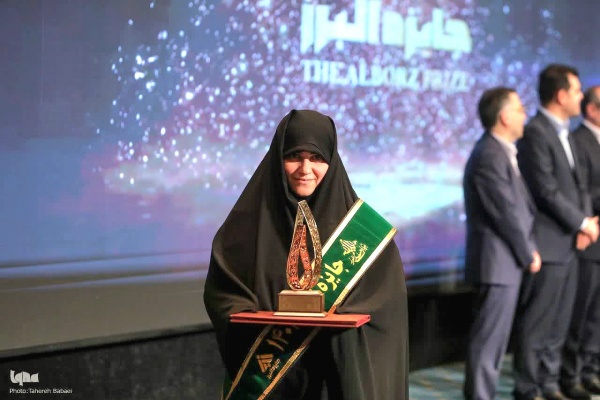 زهرا خبازی نیاسر برنده جایزه البرز 1404
