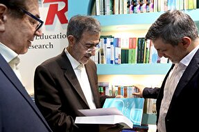 فیلم | بازدید رئیس جهاددانشگاهی از نمایشگاه کتاب تهران