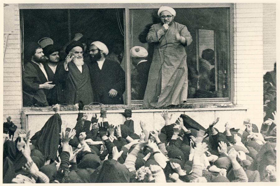 دیدار امام با بانوان در مدرسه علوی