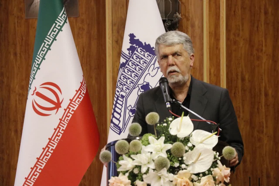 وزیر ارشاد در جمع هنرمندان اصفهان در هتل عباسی