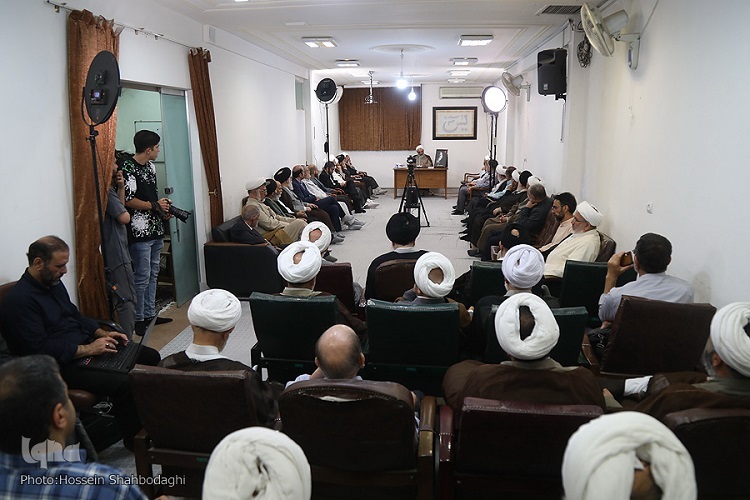 علامه حکیمی دین و روحانیتِ در خدمت انسان را مقدس می‌دانست