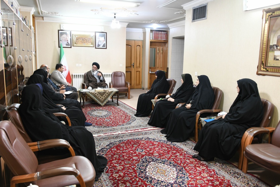 دیدار امام جمعه اصفهان با مدیرکل و معاونین کانون پرورش فکری کودکان و نوجوانان استان