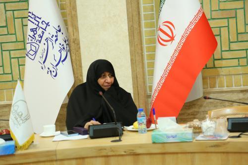 انس با قرآن و نماز اول وقت عامل آرامش انسان در زندگی است