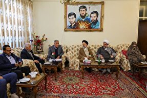 دیدار امام جمعه تبریز با خانواده 3 شهید دفاع مقدس