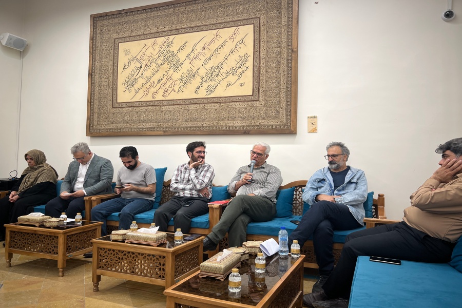 نشست ادبی با موضوع نیکوکاری در جامعه ایرانی در اصفهان