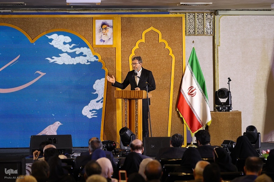 مهدی جمالی‌نژاد استاندار اصفهان در مراسم چهلمین روز درگذشت زنده‌یاد محمود فرشچیان در هتل عباسی اصفهان