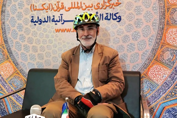 علی‌اکبر میرزاآقایی نویسنده و مروج کتاب