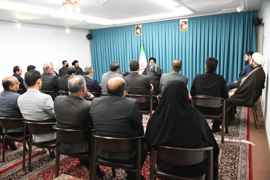 دیدار امام جمعه اصفهان با مدیرکل آموزش و پرورش استان