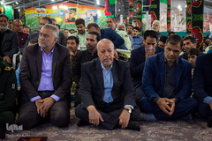 ⁨عطر افشانی و گلباران مزار شهدا در اصفهان⁩