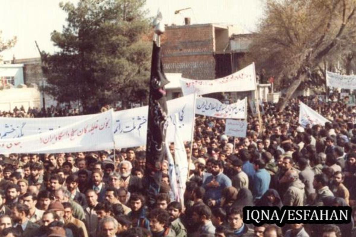 تصاویر روز 25 آبان سال 61 در اصفهان