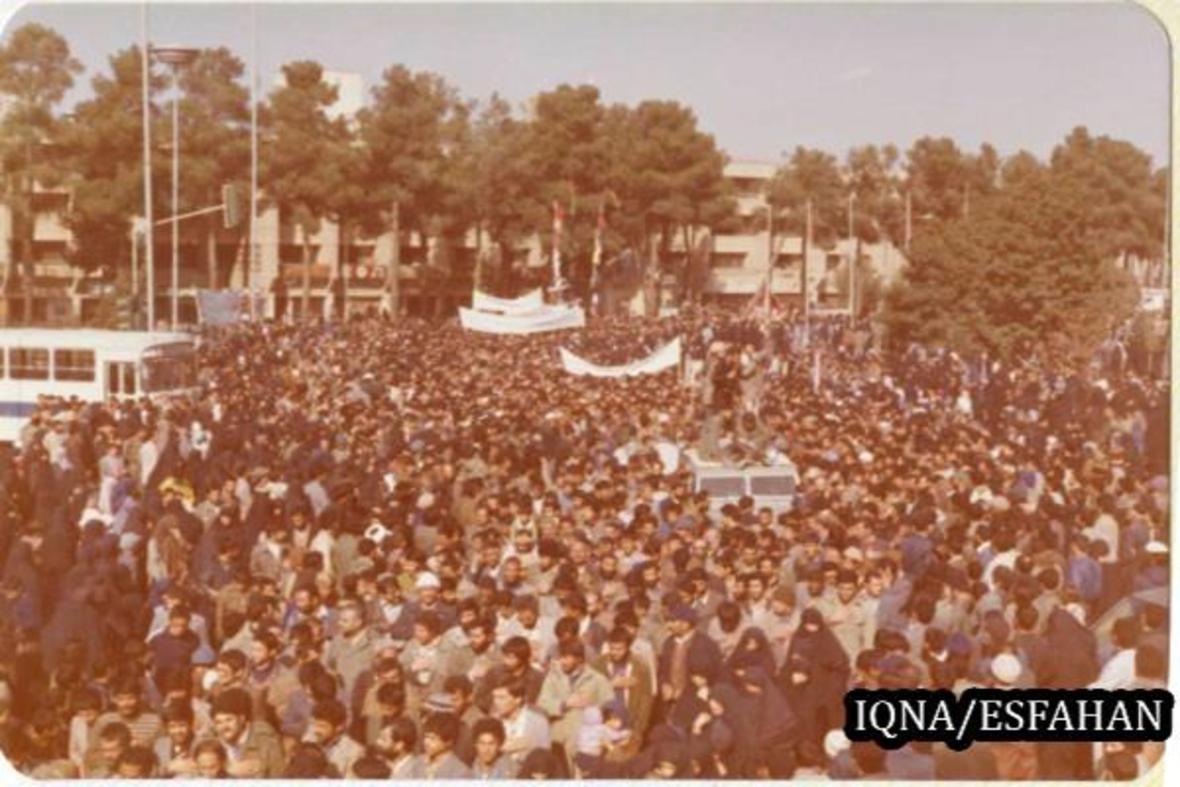 تصاویر روز 25 آبان سال 61 در اصفهان