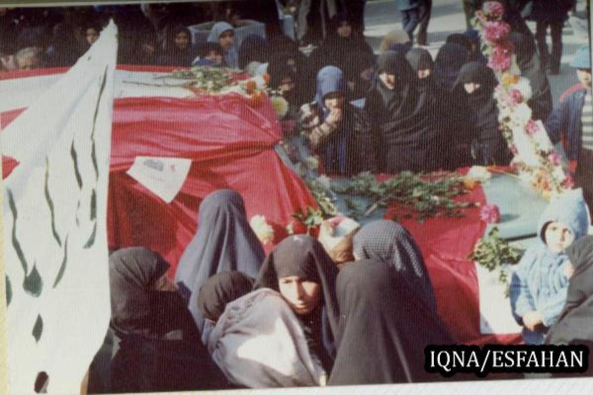 تصاویر روز 25 آبان سال 61 در اصفهان