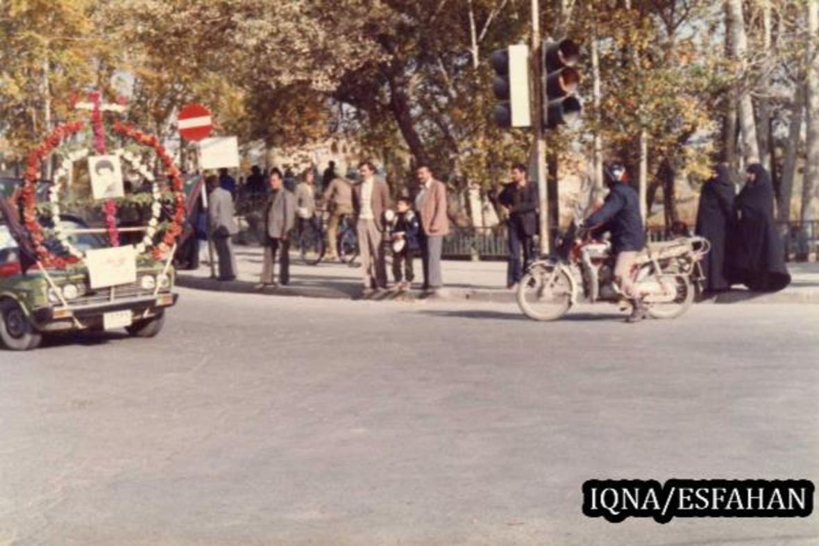 تصاویر روز 25 آبان سال 61 در اصفهان