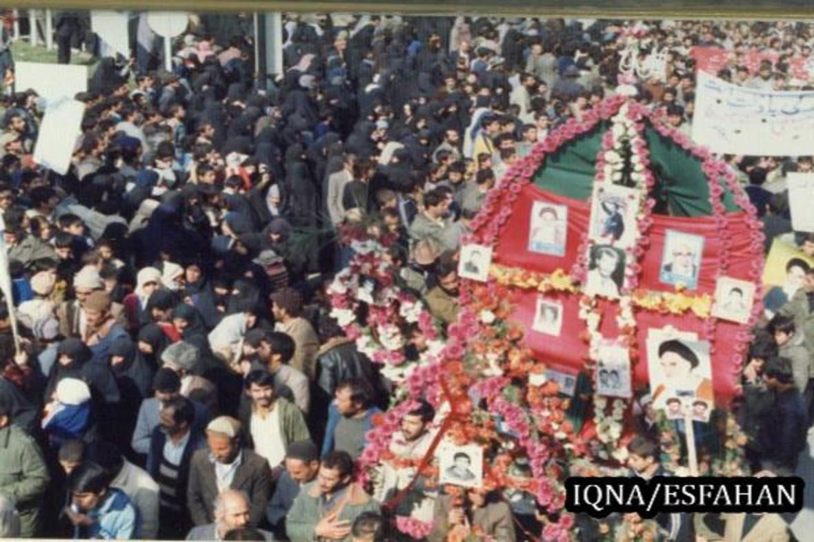 تصاویر روز 25 آبان سال 61 در اصفهان