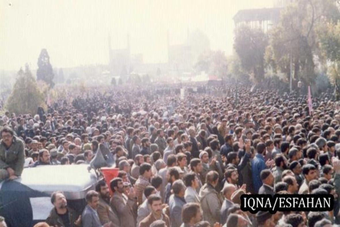 تصاویر روز 25 آبان سال 61 در اصفهان