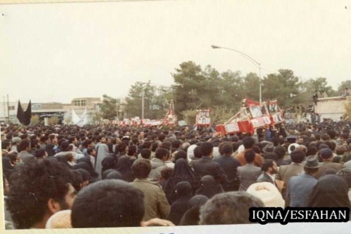 تصاویر روز 25 آبان سال 61 در اصفهان