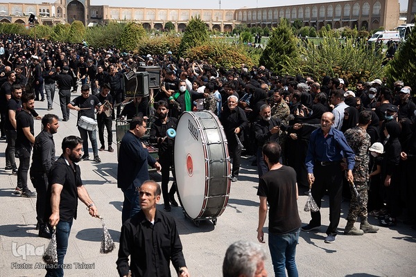 مراسم عزاداری عاشورای حسینی در میدان امام خمینی (ره) اصفهان