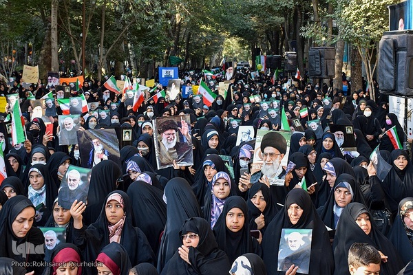 اجتماع دختران مهدوی در گذر چهارباغ اصفهان