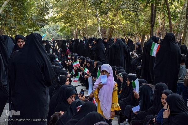 اجتماع دختران مهدوی در گذر چهارباغ اصفهان