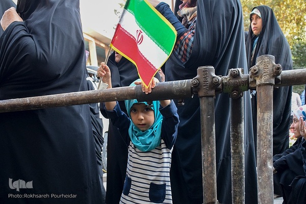 اجتماع دختران مهدوی در گذر چهارباغ اصفهان