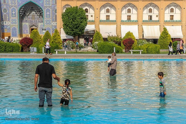 حضور گردشگران پس از یک ماه عبادت در اصفهان‎‎