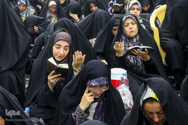 دعای عرفه در گلستان شهدای اصفهان