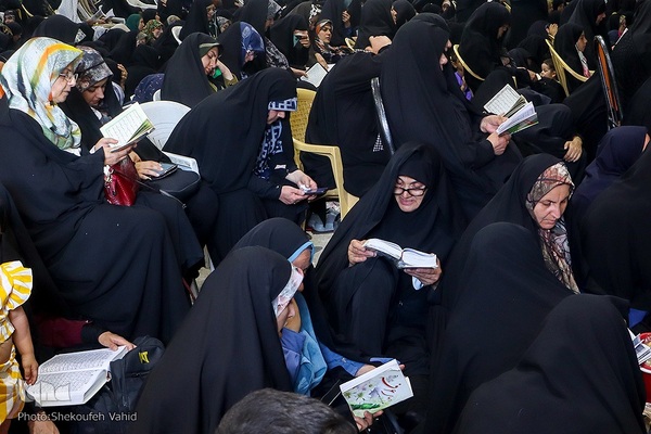 دعای عرفه در گلستان شهدای اصفهان