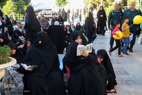 دعای عرفه در گلستان شهدای اصفهان