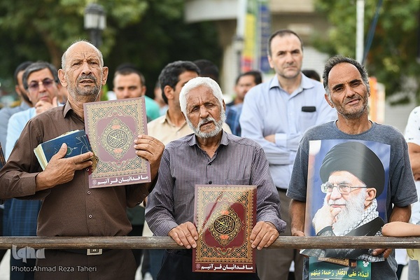 تجمع مردم اصفهان در اعتراض به هتک حرمت ساحت قرآن کریم