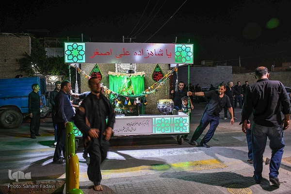 دلدادگی عزاداران حسینی در خمینی‌شهر اصفهان‎