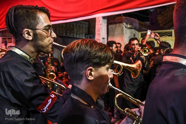 دلدادگی عزاداران حسینی در خمینی‌شهر اصفهان‎