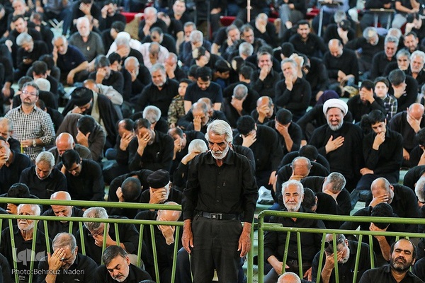 مراسم عزاداری و نماز ظهر عاشورا در اصفهان‎