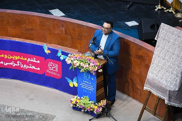 رونمایی از پوستر سی‌و‌پنجمین جشنواره بین‌المللی فیلم‌های کودکان و نوجوانان اصفهان‎