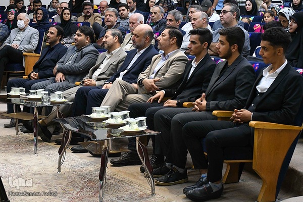 رونمایی از پوستر سی‌و‌پنجمین جشنواره بین‌المللی فیلم‌های کودکان و نوجوانان اصفهان‎