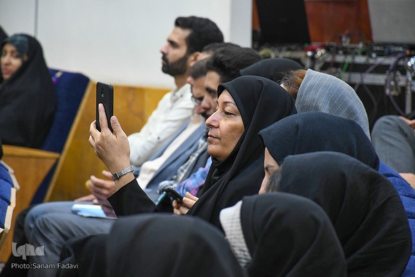 رونمایی از پوستر سی‌و‌پنجمین جشنواره بین‌المللی فیلم‌های کودکان و نوجوانان اصفهان‎