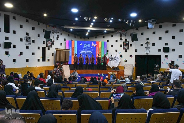 رونمایی از پوستر سی‌و‌پنجمین جشنواره بین‌المللی فیلم‌های کودکان و نوجوانان اصفهان‎