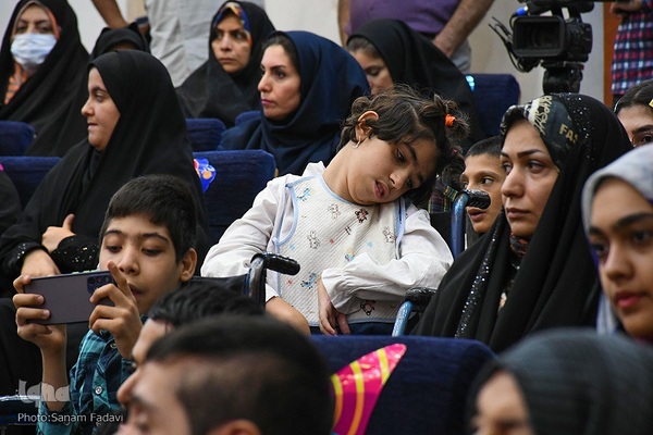 رونمایی از پوستر سی‌و‌پنجمین جشنواره بین‌المللی فیلم‌های کودکان و نوجوانان اصفهان‎