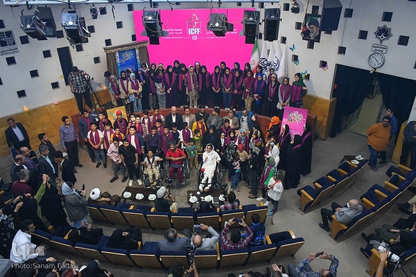 رونمایی از پوستر سی‌و‌پنجمین جشنواره بین‌المللی فیلم‌های کودکان و نوجوانان اصفهان‎