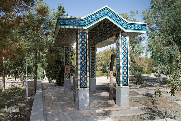 آرامگاه مرشد عباس زریزی (شاهنامه خوان،1350خ)