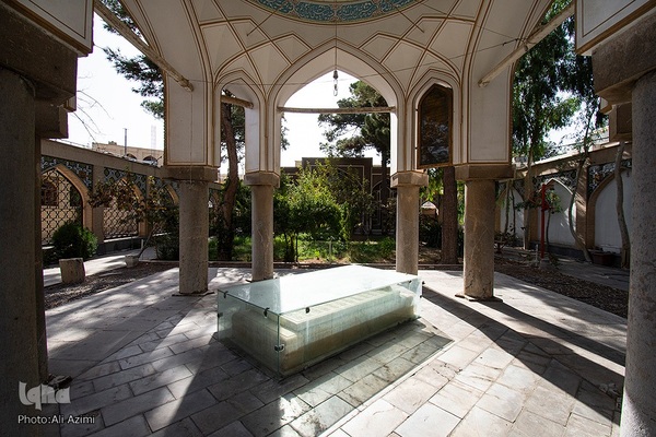 آرامگاه محمد کاظم واله اصفهانی(ادیب،شاعر،1229ق)