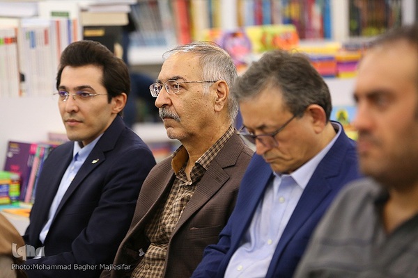 نشست گفت‌وگو درباره کتاب «توسعه پایدار و محیط‌زیست در سیاست خارجی ایران»