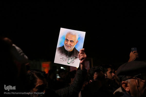 تجمع شبانه مردم اصفهان در محکومیت جنایت جنگی رژیم صهیونیستی