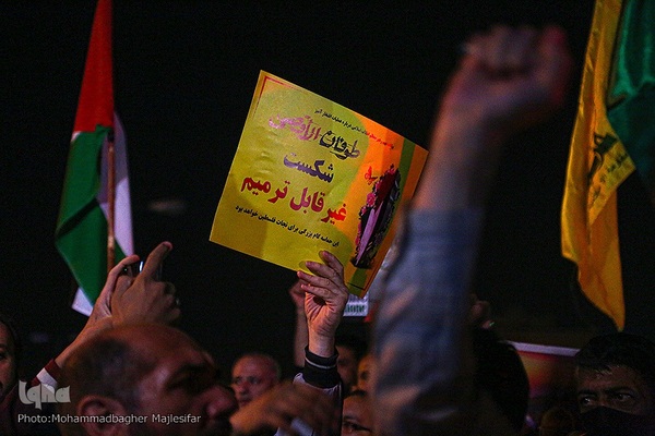 تجمع شبانه مردم اصفهان در محکومیت جنایت جنگی رژیم صهیونیستی