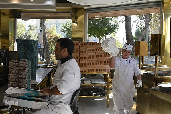 سوغات شیرین شهر گنبد‌های فیروزه‌ای