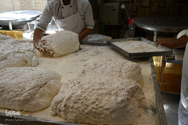 سوغات شیرین شهر گنبد‌های فیروزه‌ای