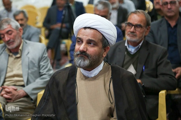 آیین تجلیل از مداحان و پیرغلامان شاهد و ایثارگر اصفهان