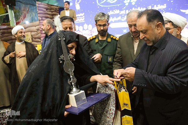 آیین تجلیل از مداحان و پیرغلامان شاهد و ایثارگر اصفهان