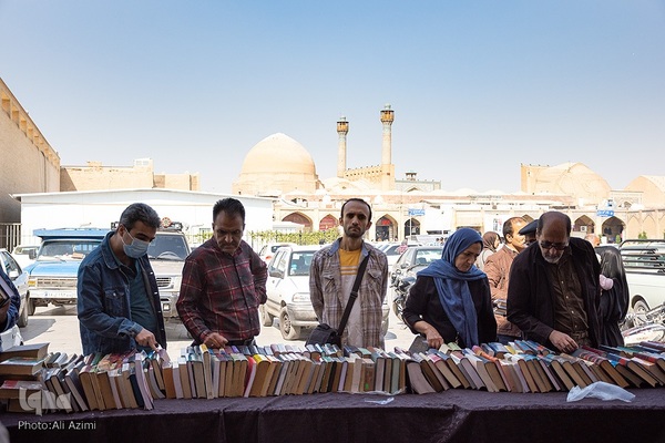 گذری بر جمعه بازار کتاب اصفهان