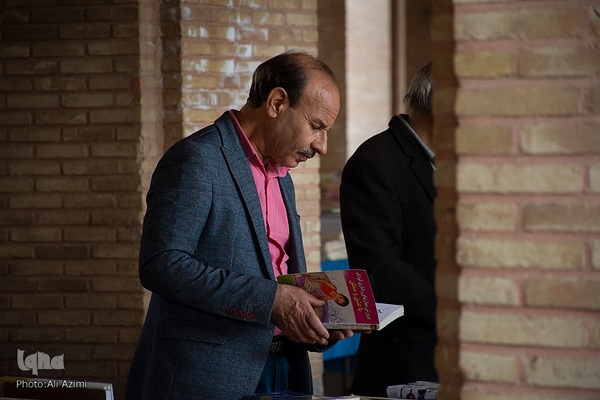 گذری بر جمعه بازار کتاب اصفهان